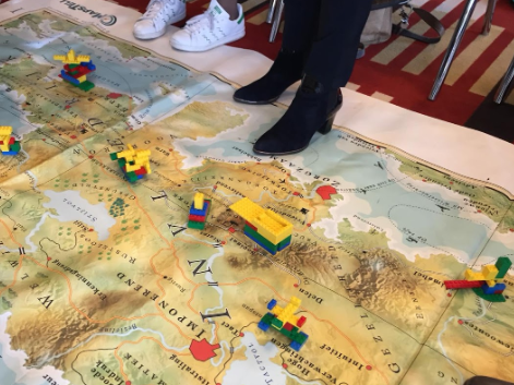 MapsTell gaat over gedragsvoorkeuren en is gebaseerd op DISC.
De methode is erop gericht om: 

• Meer inzicht in het eigen gedrag en dat van