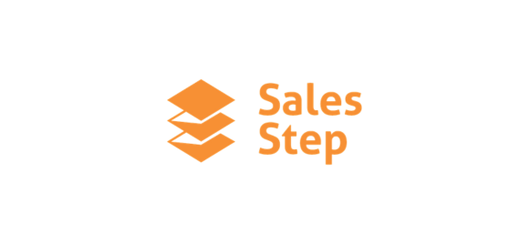 Logo van Sales Step met gestapelde lagen en oranje tekst.